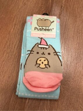 🆕 Pusheen: Knee High Pusheen Christmas Cookie Socks